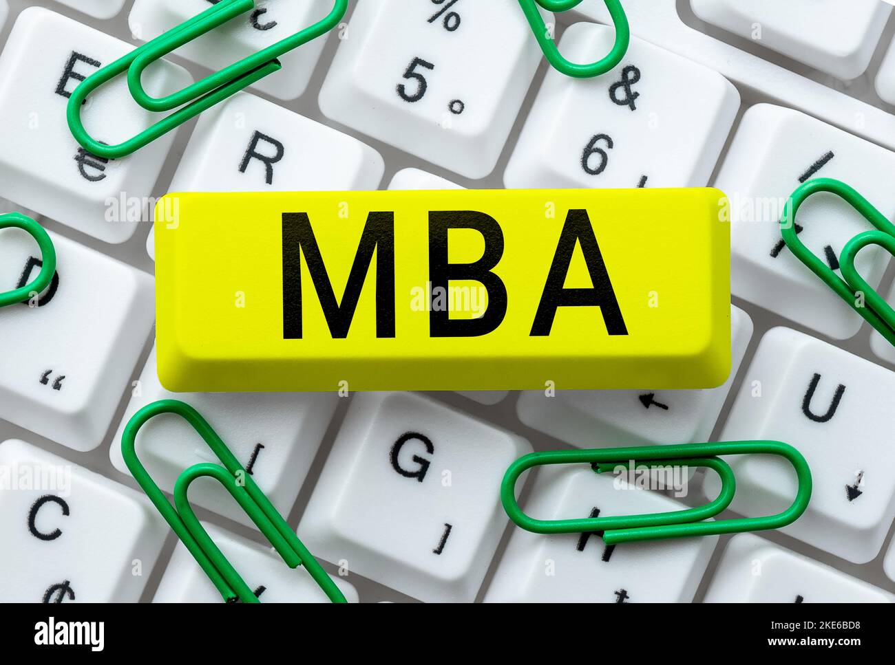 Inspiration montrant le signe MBA. Concept d'affaires conçu pour développer les compétences pour les carrières en affaires et en gestion Banque D'Images