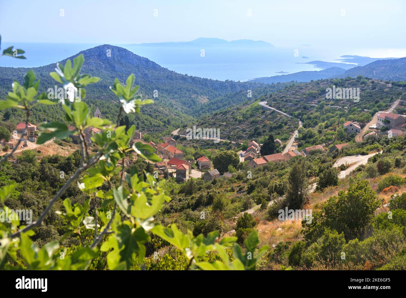 Vue sur Velo Grablje. Village historique sur l'île de Hvar en Croatie célèbre pour la production de lavande, de vigne et d'huile d'olive. Vue aérienne d'un ancien Banque D'Images