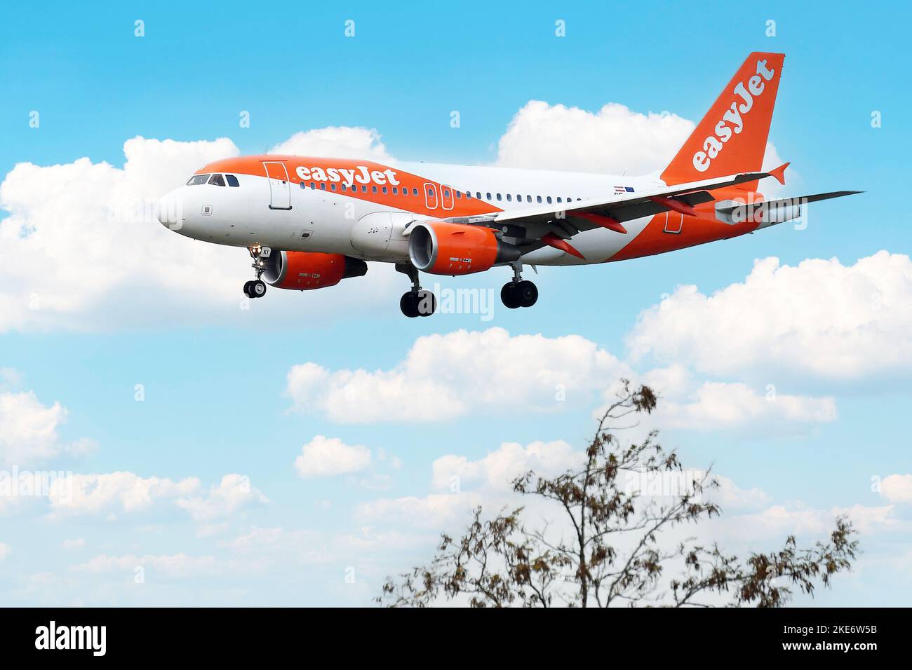 Fiumicino (Italie), 10th novembre 2022. Airbus A319 EasyJet à destination de l'aéroport de Fiumicino. Fiumicino (Italie), 10th novembre 2022. Credit: Massimo Insabato / Alay Live News Banque D'Images