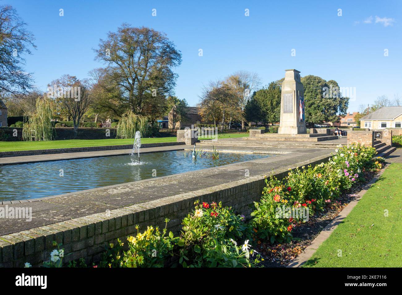 Bourne War Memorial, Memorial Gardens, South Street, Bourne, Lincolnshire, Angleterre, Royaume-Uni Banque D'Images