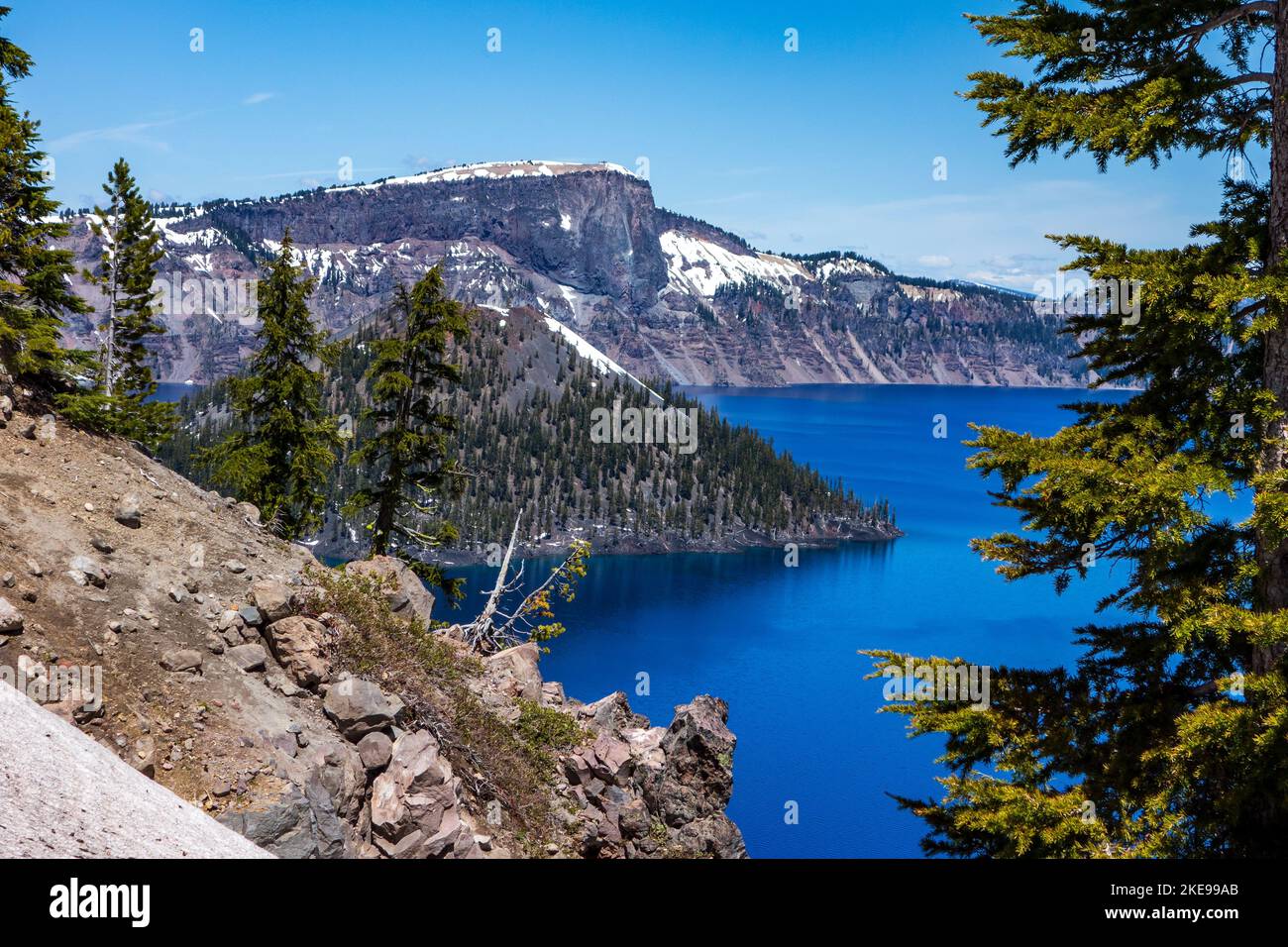 Crater Lake est le lac le plus profond d'Amérique du Nord et est situé dans le parc national de Crater Lake, en Oregon Banque D'Images
