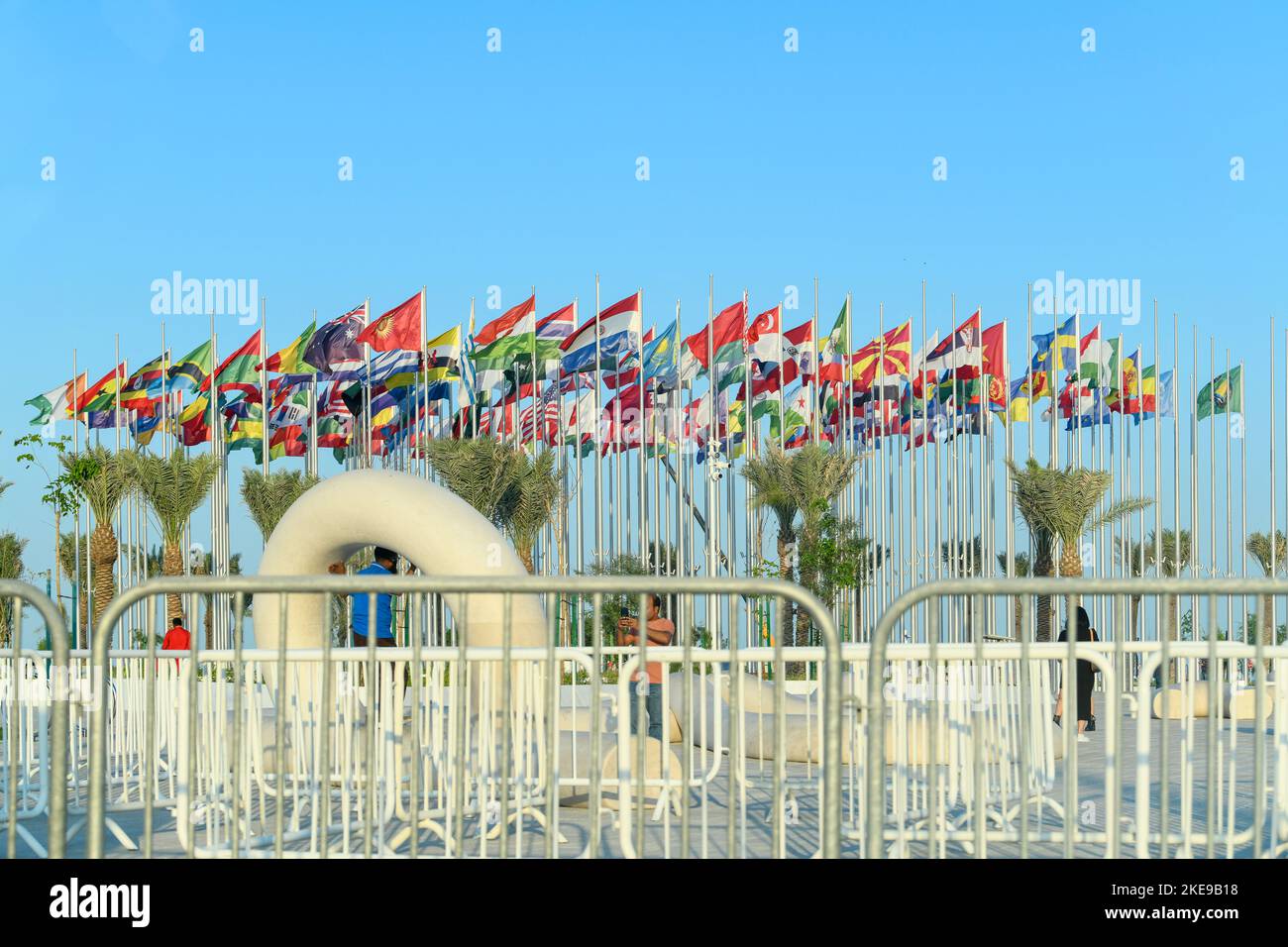 Le Flag Plaza affiche 119 drapeaux de pays ayant des missions diplomatiques autorisées, y compris des drapeaux de l'Union européenne, des Nations unies et du Th Banque D'Images