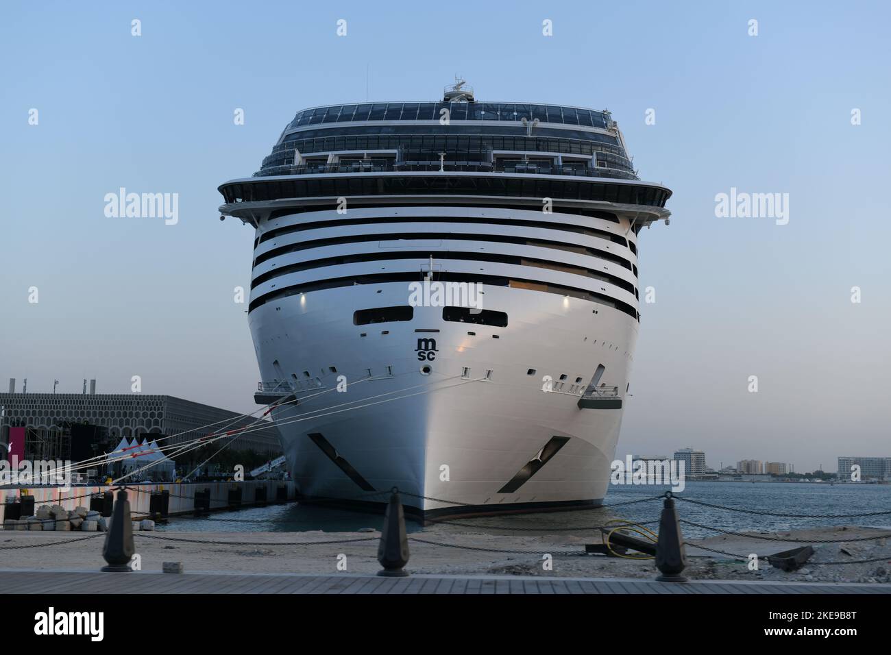 Doha, Qatar - 11 novembre 2022: MSC World Europa sort au Qatar pour recevoir les invités de la coupe du monde Banque D'Images