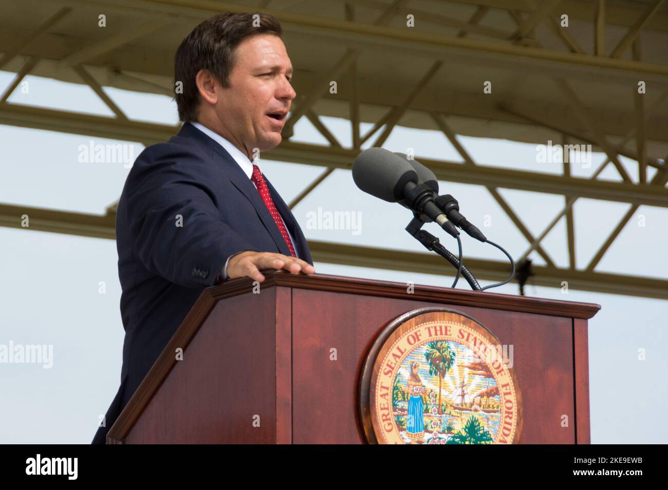 Ron DeSantis, gouverneur de la Floride, s'exprimant au Camp Blanding joint Training Centre à Starke, en Floride, sur 6 avril 2019. (ÉTATS-UNIS) Banque D'Images