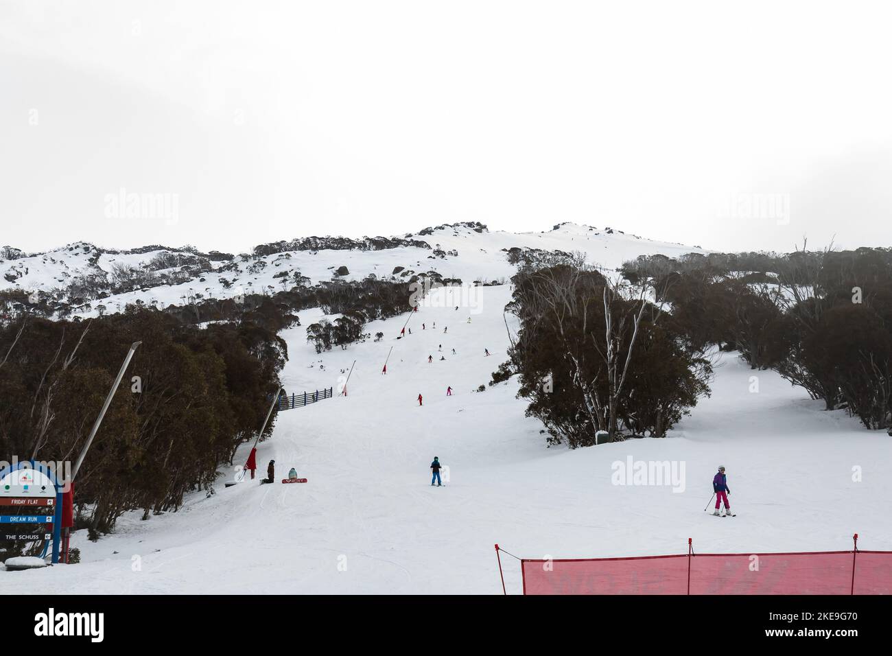 Station de ski de Thredbo, située dans le parc national de Kosciuszko, dans les Snowy Mountains de Nouvelle-Galles du Sud, en Nouvelle-Galles du Sud, en Australie. 11/7/22 Banque D'Images