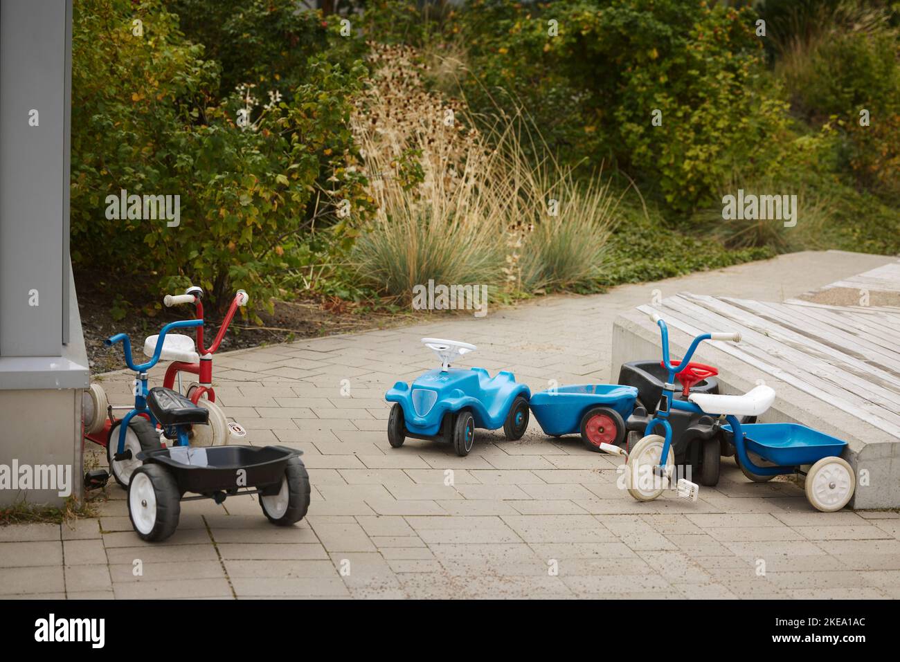 Vélo traditionnel adulte avec remorque pour enfants - Vélos des Chateaux
