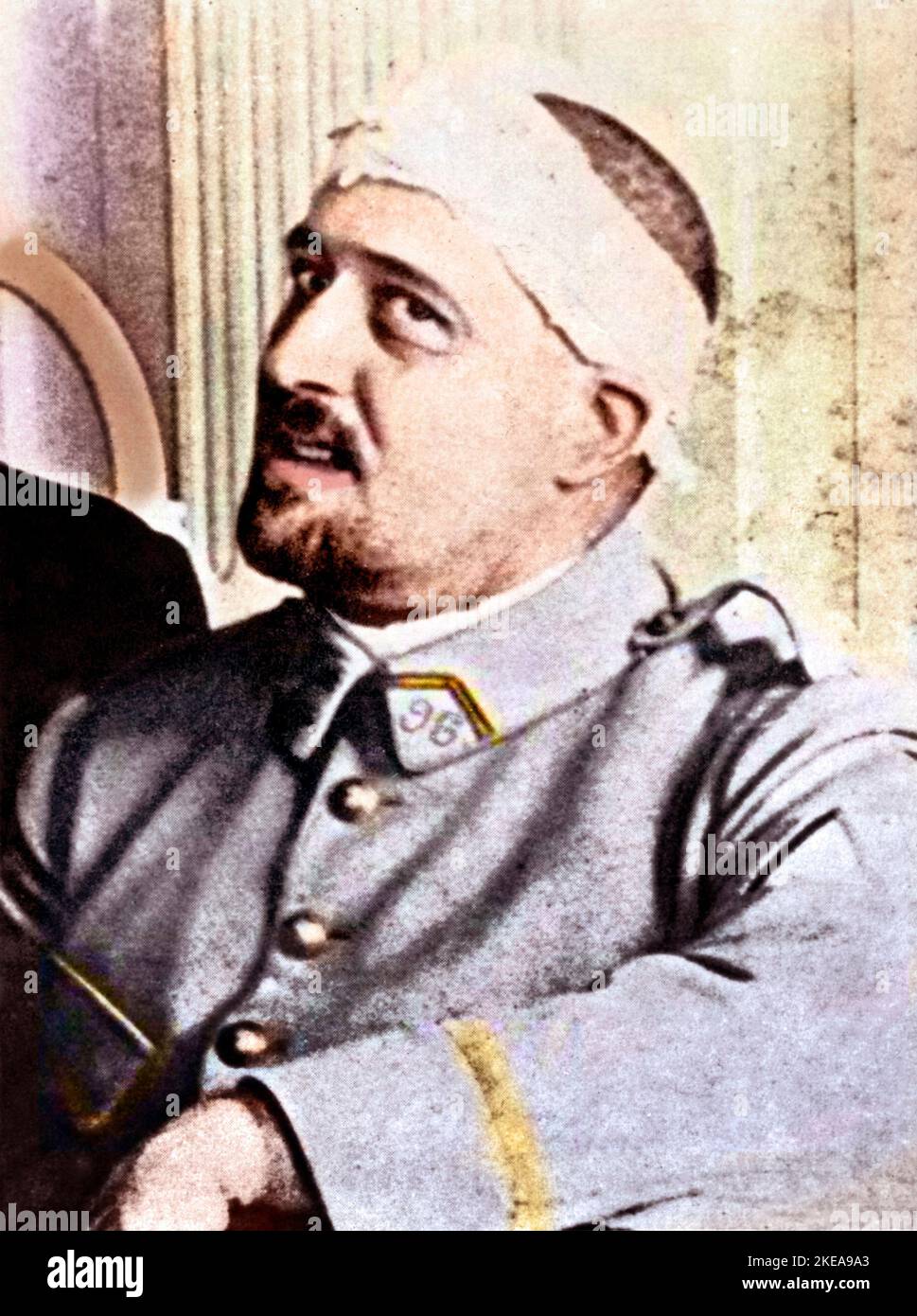 Guillaume Apollinaire (1880-1918) a été blessée à l'hôpital italien du Quai d'Orsay a Paris en 1916 - Photographie co​lorisée. Banque D'Images