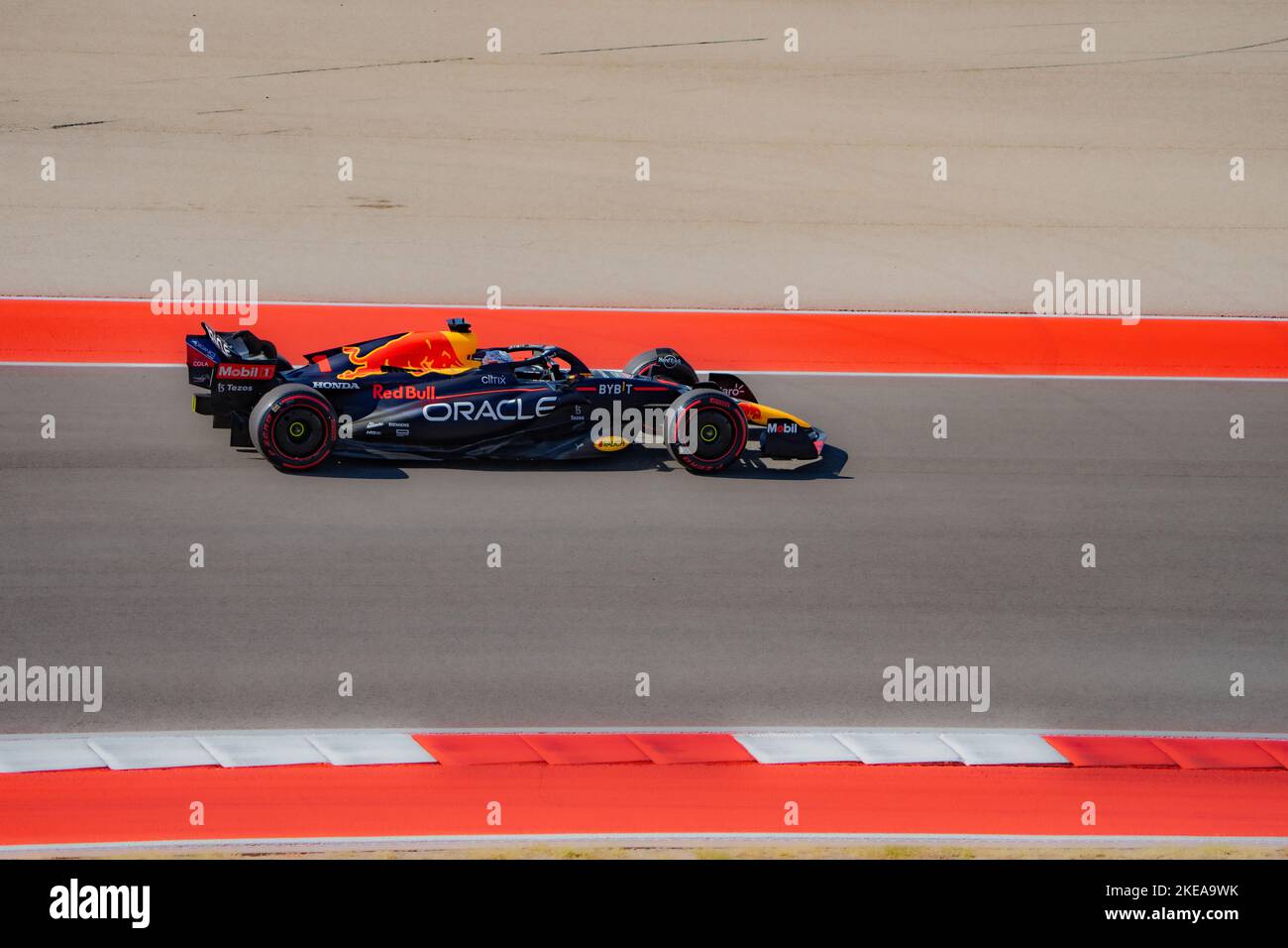 Une voiture de course sur la piste pendant la course de Formule 1 à Austin, Texas Banque D'Images