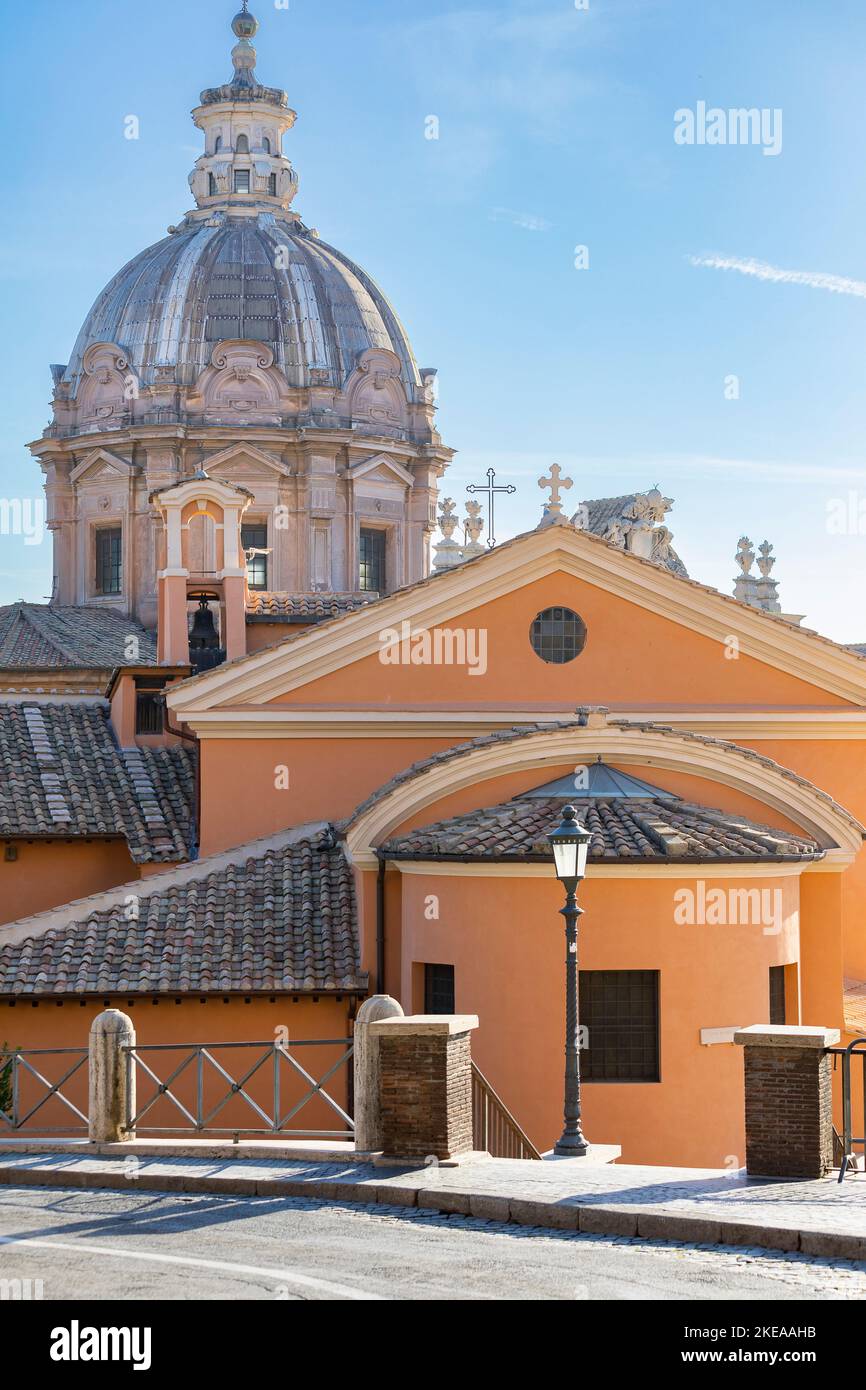 Prison de Mamertin et dôme de l'église Santi Luca e Martina Martiri, Rome, Lazio, Italie, Europe Banque D'Images