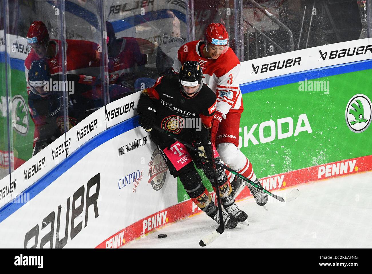 KREFELD, ALLEMAGNE - 10 NOVEMBRE 2022: SORAMIES Samuel, SETKOV Malte. Coupe Deutschland 2022, le jeu Allemagne - Danemark à Yayla-Arena Banque D'Images