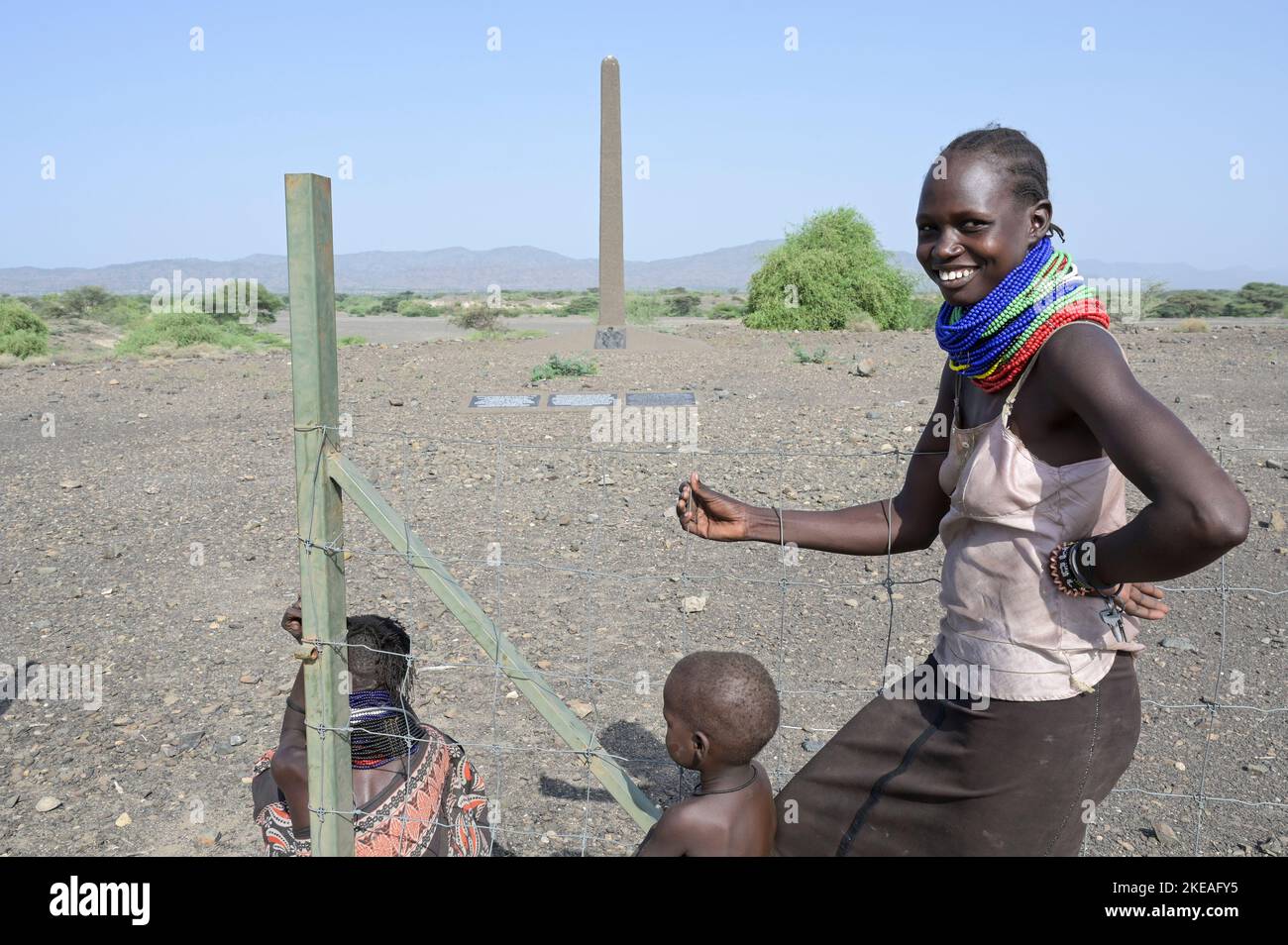 KENYA, Turkana, village Nariokotome, site d'excavation de Turkana Boy, également appelé Nariokotome Boy, est le nom donné au fossile KNM-WT 15000, un squelette presque complet d'un jeune Homo ergaster qui vivait il y a 1,5 à 1,6 millions d'années. Il a été découvert en 1984 par Kamoya Kimeu sur la rive de la rivière Nariokotome près du lac Turkana au Kenya / KENIA, Turkana, Dorf Nariokotome, Ausgrabungsstätte und Fundort des 'Turkana Boy', ein 1,6 Millionen Jahre altes chliches Skelett, Nariokotome et mänzeotome Fossil-jälbeo-jähnicnen jugendlichen individuels der Gattung Homo Ergaster, dessen auße Banque D'Images