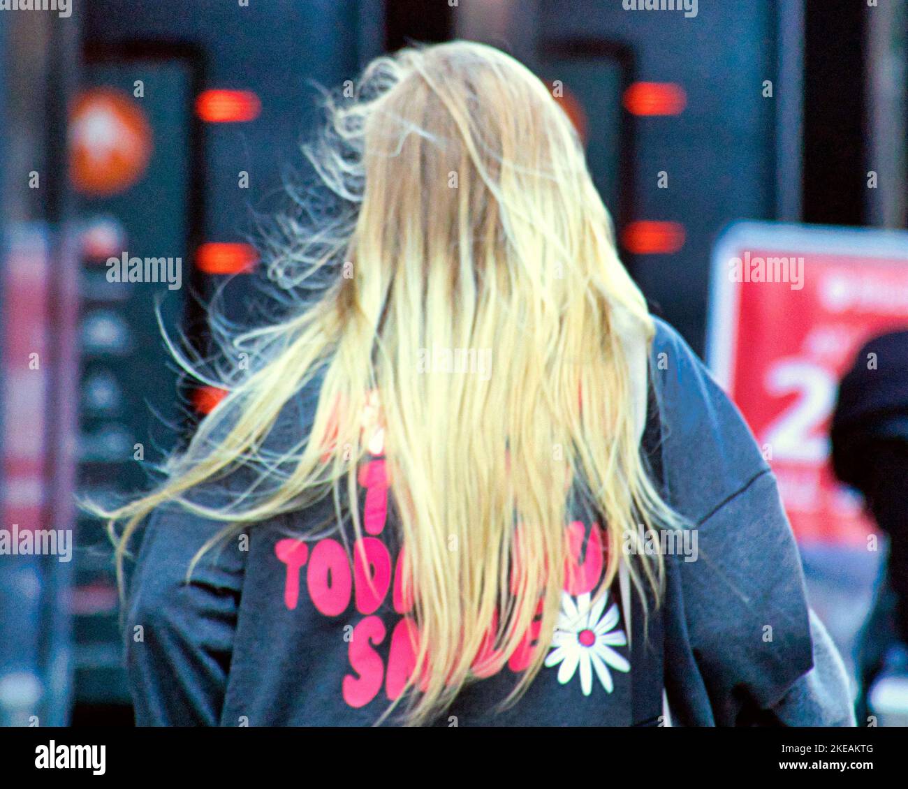 Glasgow, Écosse, Royaume-Uni 11th novembre 2022. Météo au Royaume-Uni : les vents violents ont vu les gens se battre dans les rues de la ville. Crédit Gerard Ferry/Alay Live News Banque D'Images
