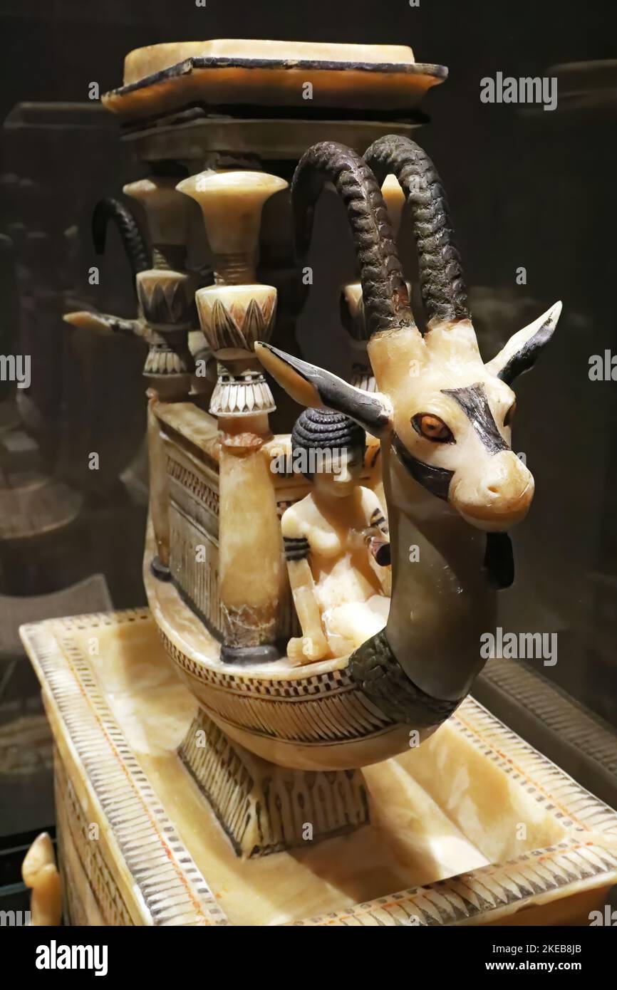 Maquette de bateau d'albâtre trouvée dans le tombeau de Toutankhamon Banque D'Images