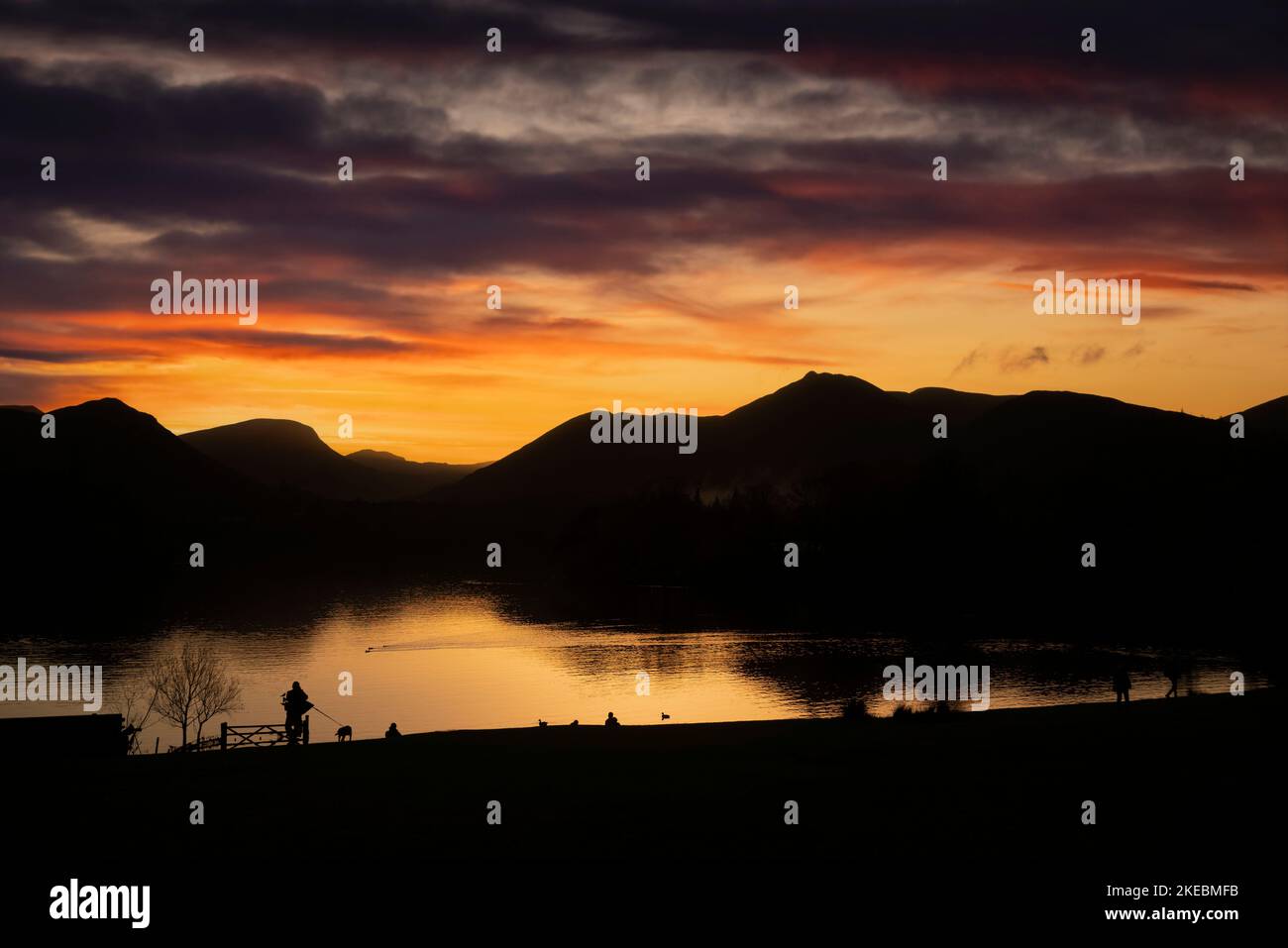 Coucher de soleil automnal, Derwentwater, Keswick, English Lake District, novembre 2022. Banque D'Images
