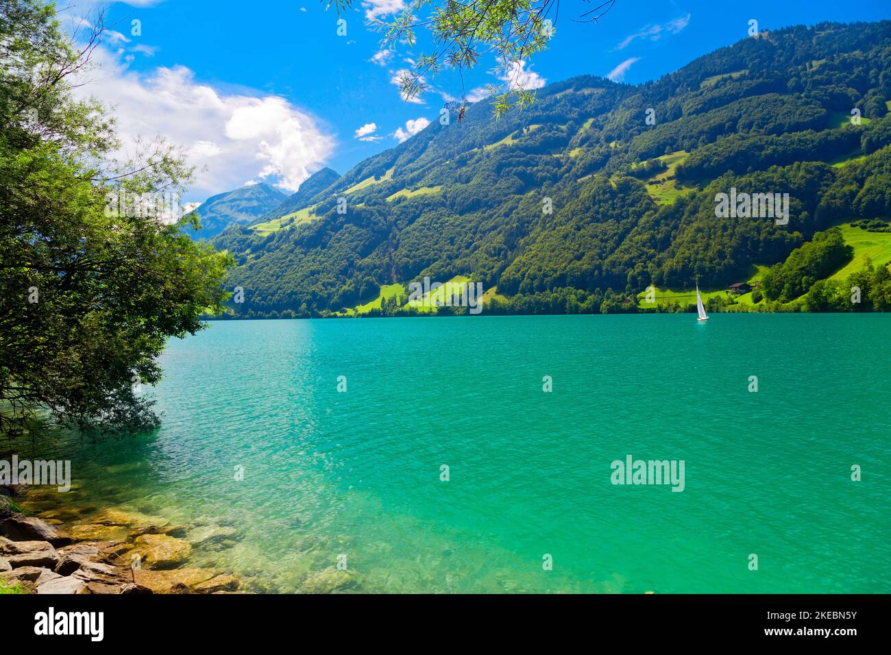 Lac Lungernsee dans les Alpes suisses, Suisse Banque D'Images