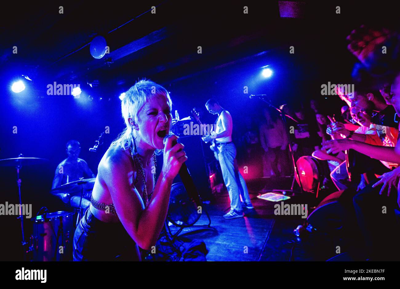 Copenhague, Danemark. 10th novembre 2022. Le groupe australien de punk Amyl et The Sniffers donne un concert à Loppen à Copenhague. La chanteuse Amy Taylor est vue en direct sur scène. (Crédit photo : Gonzales photo/Alamy Live News Banque D'Images