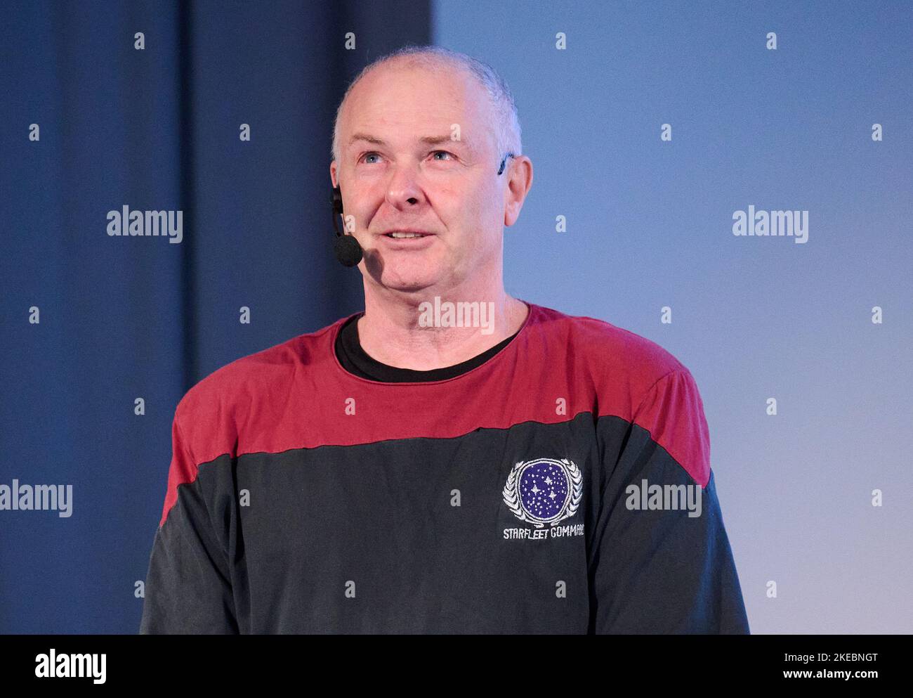 Berlin, Allemagne. 11th novembre 2022. Hubert Zitt, historien des systèmes de l'Université Kaiserslautern des sciences appliquées, présente un exposé sur Star Trek à l'Université des sciences appliquées de Berlin. Après les annulations dues à des pandémies au cours des deux dernières années, les fans de science-fiction de Berlin peuvent à nouveau découvrir les visions de la technologie de 'Star Trek' dans la salle de conférence. Credit: Annette Riedl/dpa/Alay Live News Banque D'Images