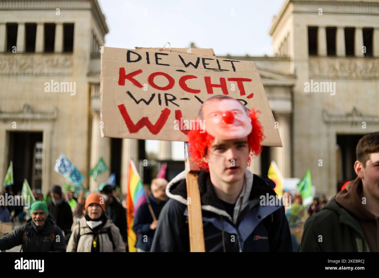 Sur 11 novembre 2022, environ 292 personnes se sont rassemblées sous le slogan Soeder climat Fairy Tales pour manifester contre l'amendement de la loi bavaroise sur la protection du climat. Les militants de Fridays for future et DE BUND-Youth se sont plaints de la pure apparence politique. (Photo par Alexander Pohl/Sipa USA) Banque D'Images