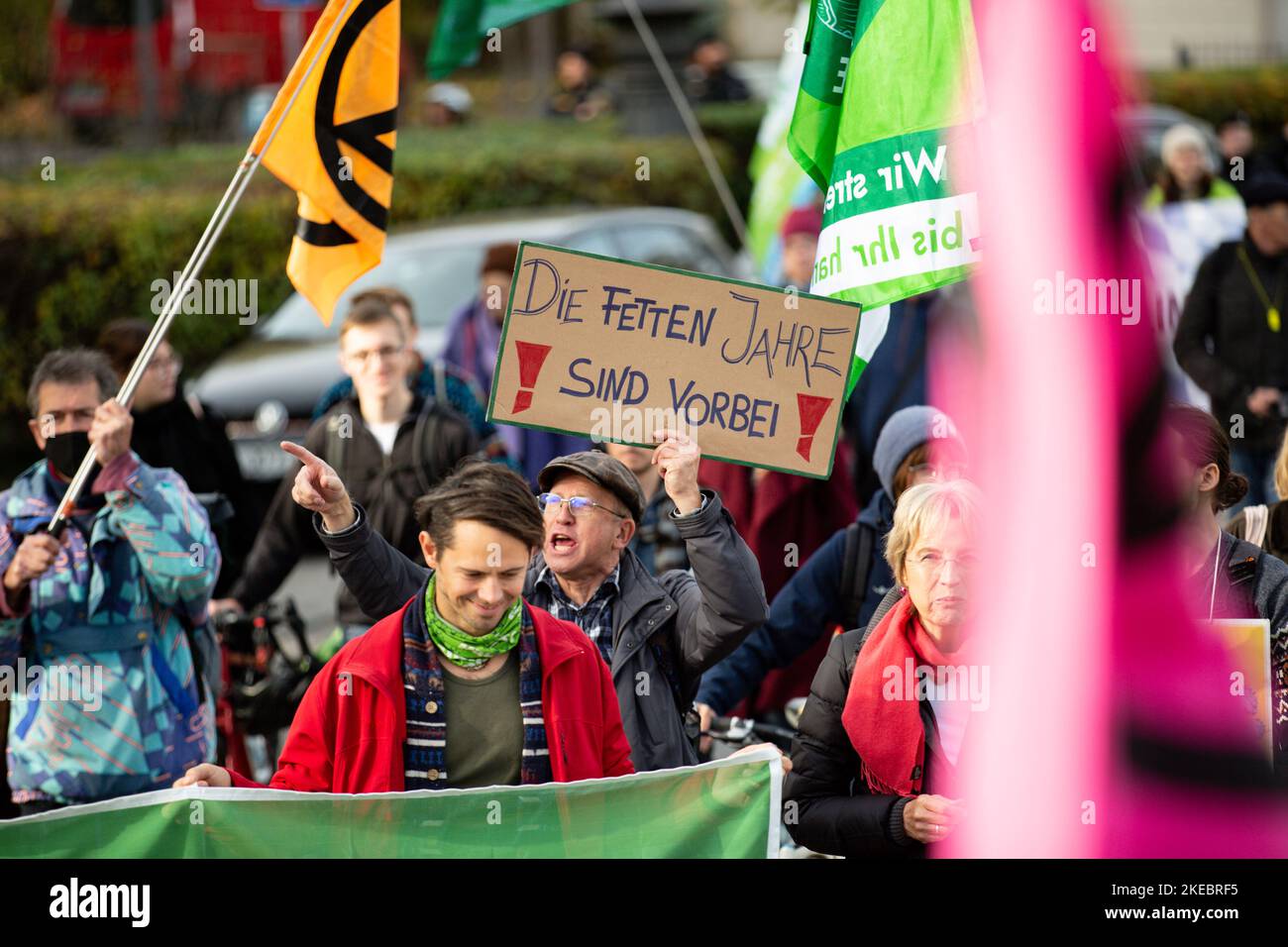 Sur 11 novembre 2022, environ 292 personnes se sont rassemblées sous le slogan Soeder climat Fairy Tales pour manifester contre l'amendement de la loi bavaroise sur la protection du climat. Les militants de Fridays for future et DE BUND-Youth se sont plaints de la pure apparence politique. (Photo par Alexander Pohl/Sipa USA) Banque D'Images