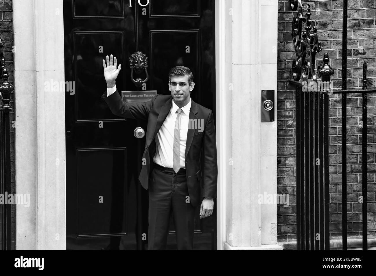 Le Premier ministre Rishi Sunak arrive au No10 Downing Street Banque D'Images