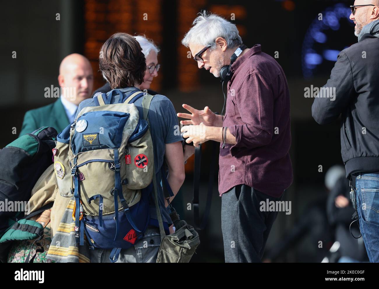 Venise, Italie. 12th novembre 2022. L'actrice britannique Liv Hill et l'acteur britannique Louis Partridge pendant le tournage par Alfonso Cuarón à Venise pour une production d'Apple TV à l'air en 2023 crédit: Agence de photo indépendante/Alamy Live News Banque D'Images