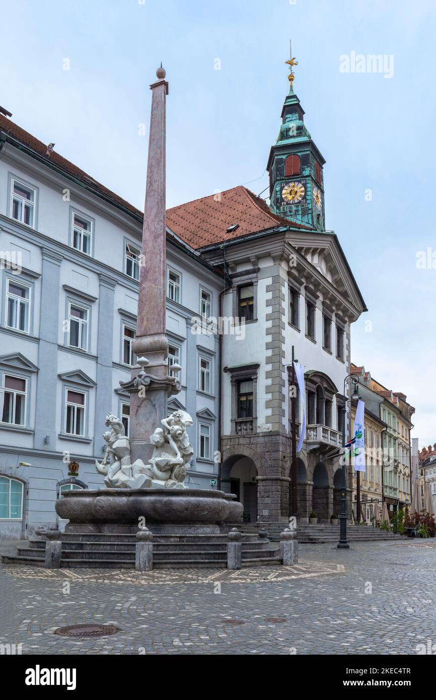 Vue sur la municipalité et la fontaine Robba dans le centre-ville de Ljubljana. Slovénie. Banque D'Images