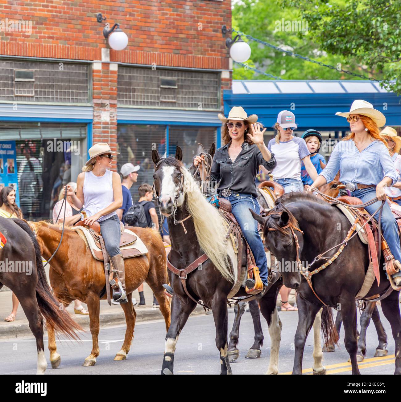 Groupe de femmes à cheval dans le Franklin Rodeo Parade Banque D'Images