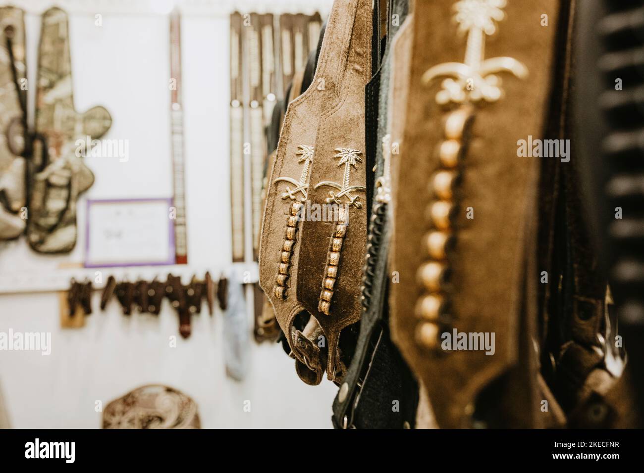 Arabie Saoudite, province de Najran, Najran, magasin, ceinture à cartouches Banque D'Images