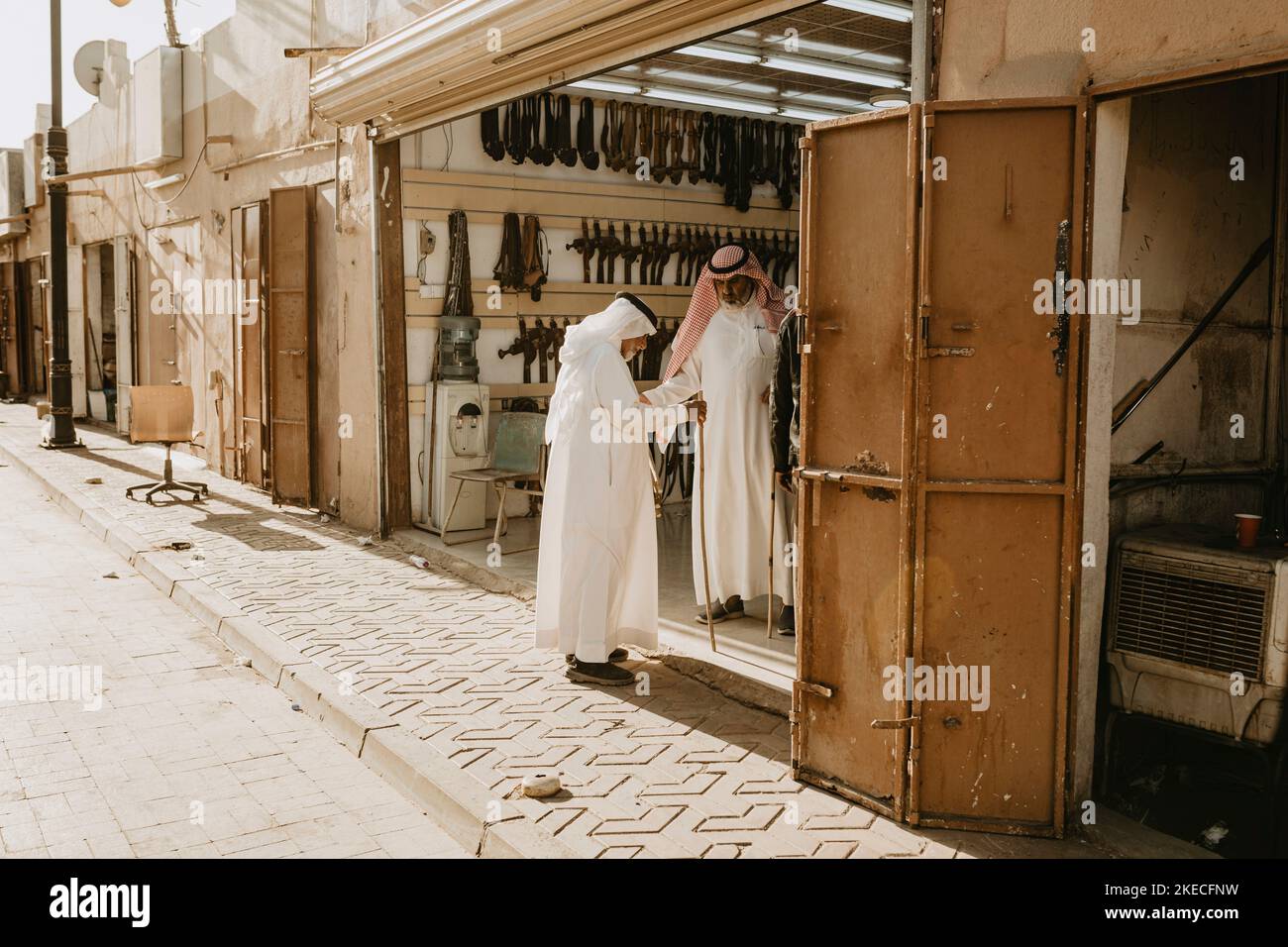 Arabie Saoudite, province de Najran, Najran, rue commerçante, hommes Banque D'Images
