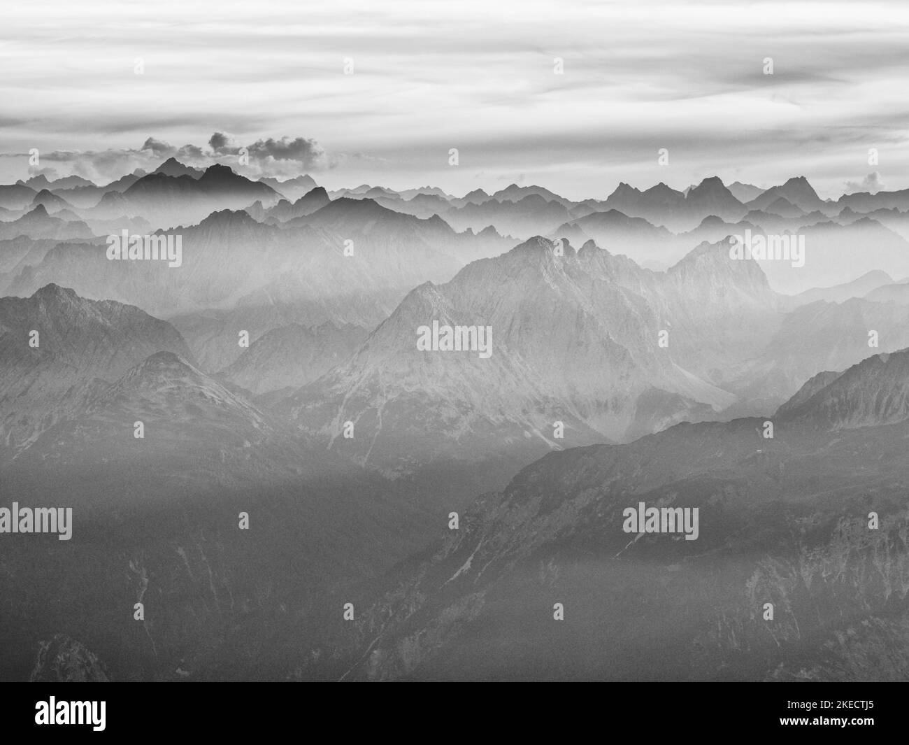 Soirée d'été sur le Zugspitze. Banque D'Images