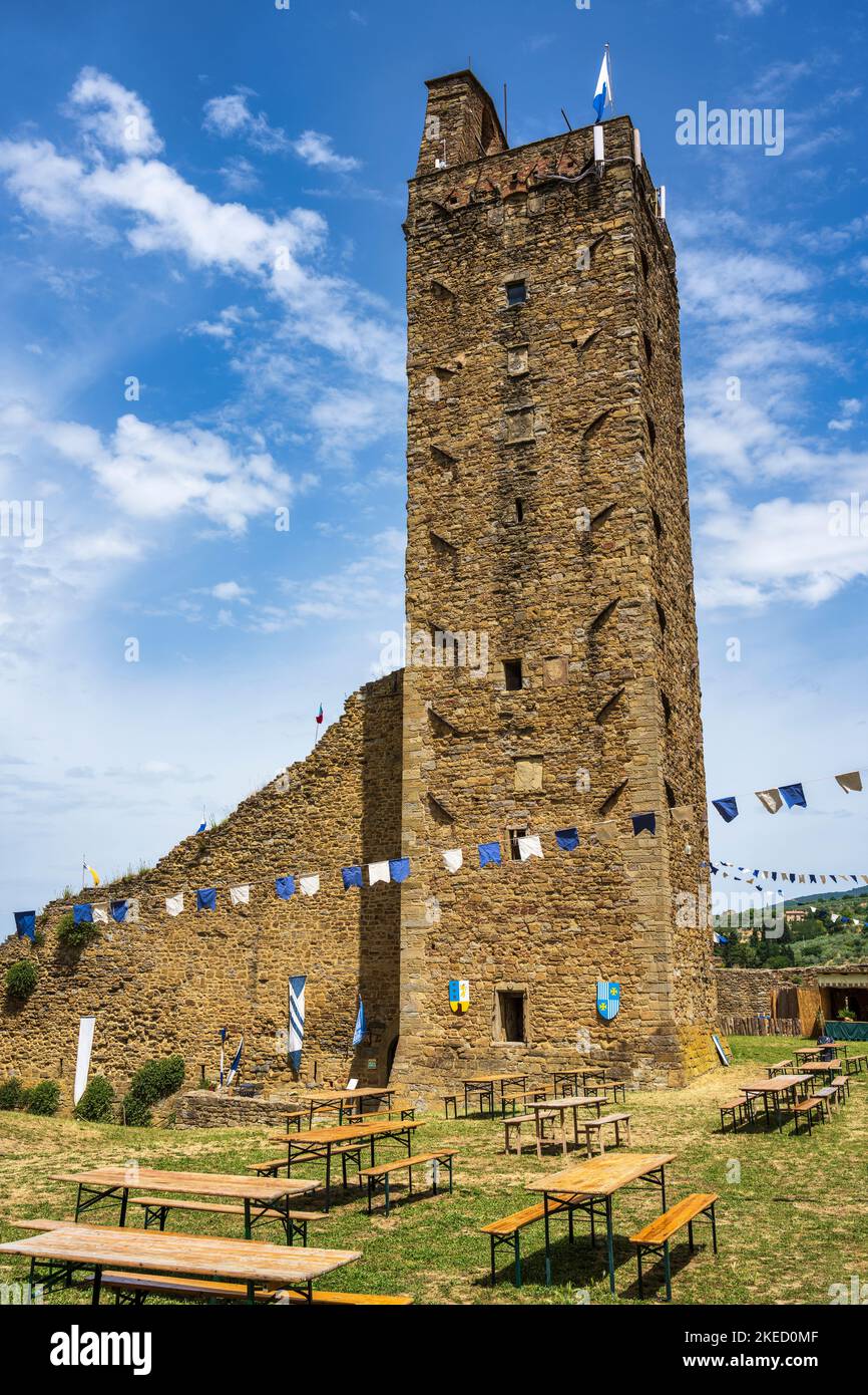 Torre del Cassero fait partie de la forteresse médiévale qui couronnait la ville médiévale de Castiglion Fiorentino, en Toscane, en Italie Banque D'Images