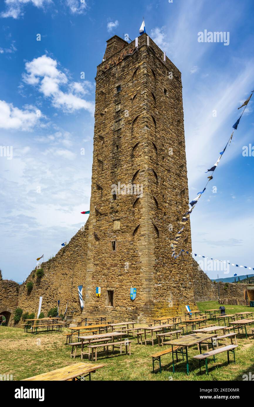 Torre del Cassero fait partie de la forteresse médiévale qui couronnait la ville médiévale de Castiglion Fiorentino, en Toscane, en Italie Banque D'Images