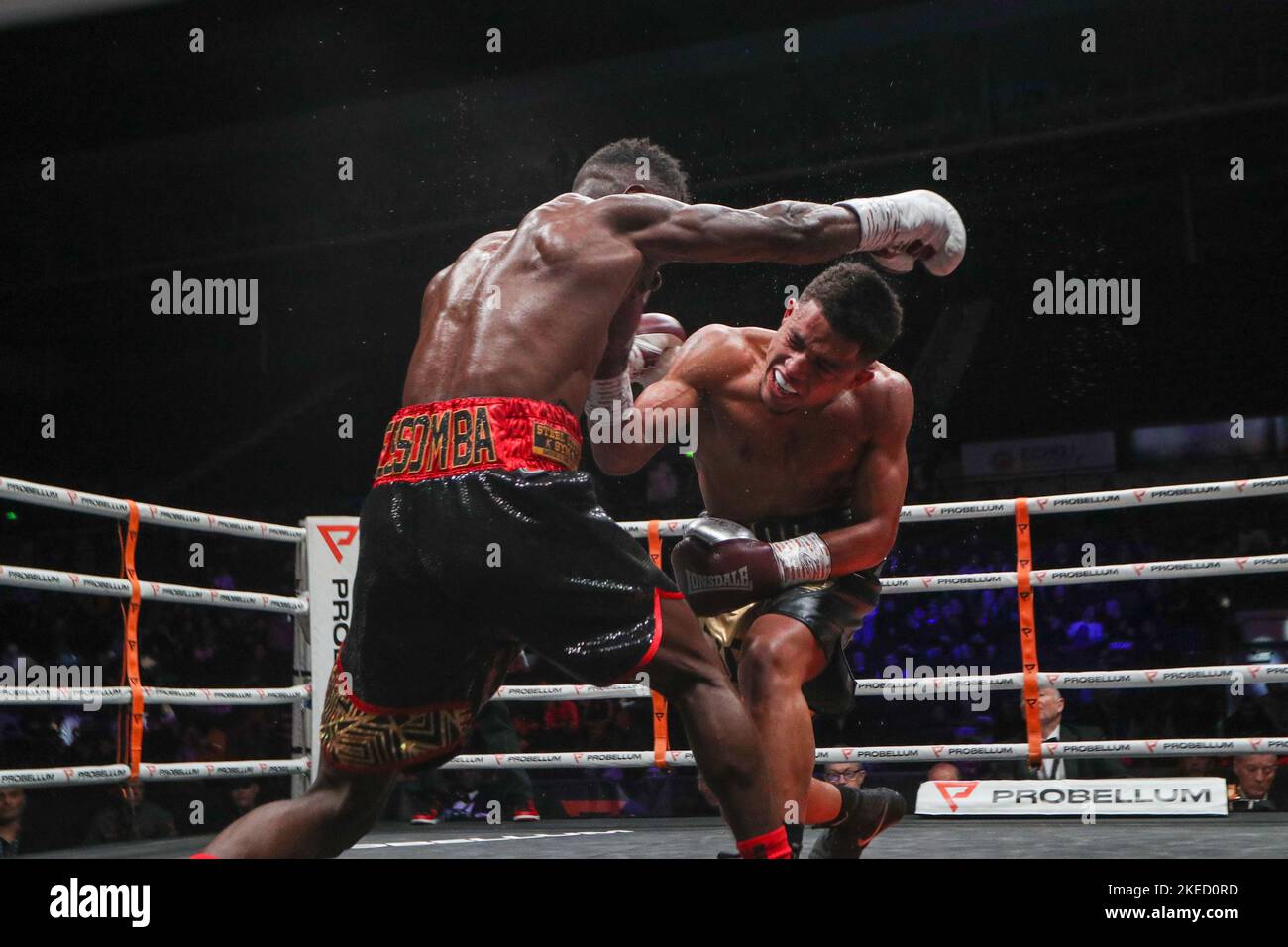 Sheffield, Royaume-Uni. 11th novembre 2022. Marcel Braithwaite bat Thomas Essomba pendant le Probellum: Sunny Edwards vs Felix Alvarado à Utilita Arena, Sheffield, Royaume-Uni, 11th novembre 2022 ( Credit: Dan Cooke/Alay Live News Banque D'Images