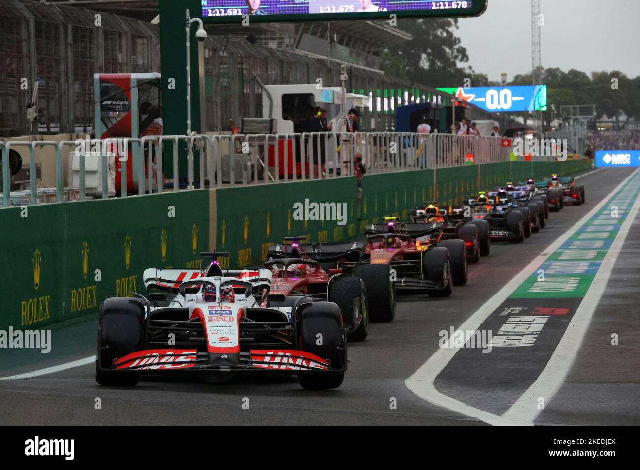 Interlagos, Brasilien. 11th novembre 2022. 11/11/2022, Autodromo Jose Carlos Pace, Interlagos, FORMULA 1 HEINEKEN GRANDE PREMIO DO BRASIL 2022, sur la photo Kevin Magnussen (DNK), Haas F1 Team, Charles Leclerc (MCO), Scuderia Ferrari, Carlos Sainz Jr. (ESP), Ferrari, Max Verstappen (NEL), Oracle Live Credit Banque D'Images