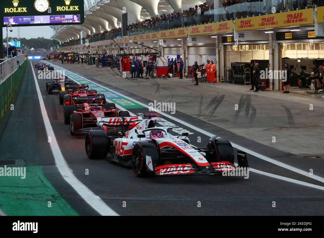 Interlagos, Brasilien. 11th novembre 2022. 11/11/2022, Autodromo Jose Carlos Pace, Interlagos, FORMULA 1 HEINEKEN GRANDE PREMIO DO BRASIL 2022, sur la photo Kevin Magnussen (DNK), Haas F1 Team, Charles Leclerc (MCO), Scuderia Ferrari, Carlos Sainz Jr. (ESP), Ferrari, Max Verstappen (NEL), Oracle Live Credit Banque D'Images