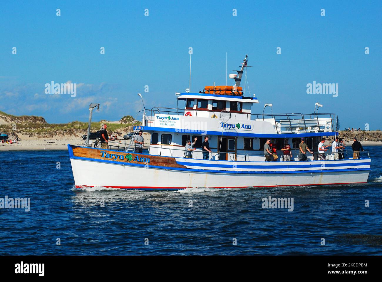 Un bateau de pêche affrété, le Taryn Ann, transporte les pêcheurs vers leur destination maritime pour une journée de loisirs sur l'eau Banque D'Images