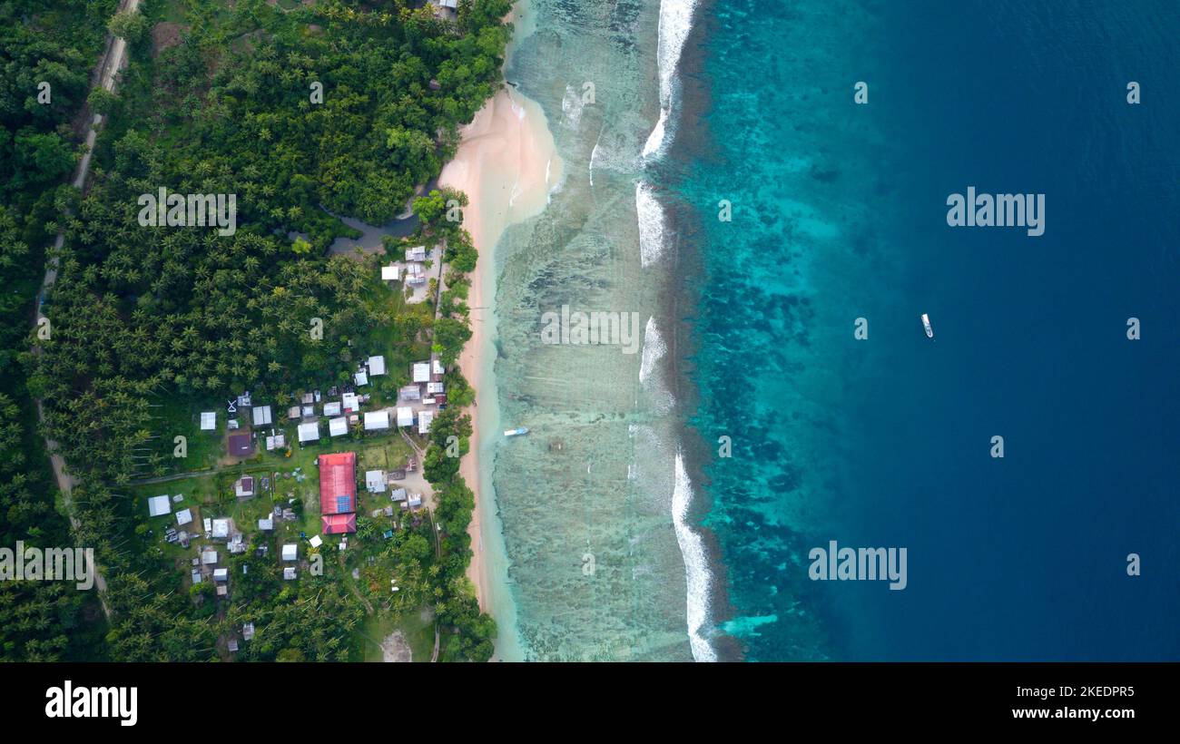 Village de pêche éloigné, littoral à Bougainville, Papouasie-Nouvelle-Guinée Banque D'Images
