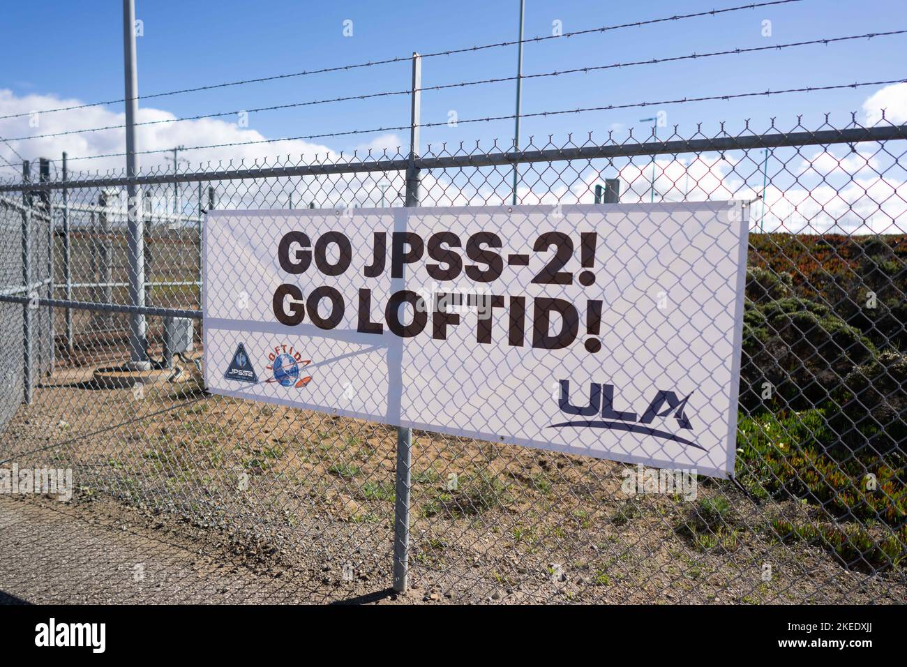 10 novembre 2022 ; Lompoc, CA, États-Unis ; Un aperçu général d'une bannière à l'appui de la mission JPSS-2 et LOFTID de l'Alliance United Launch (ULA) Atlas V roc Banque D'Images