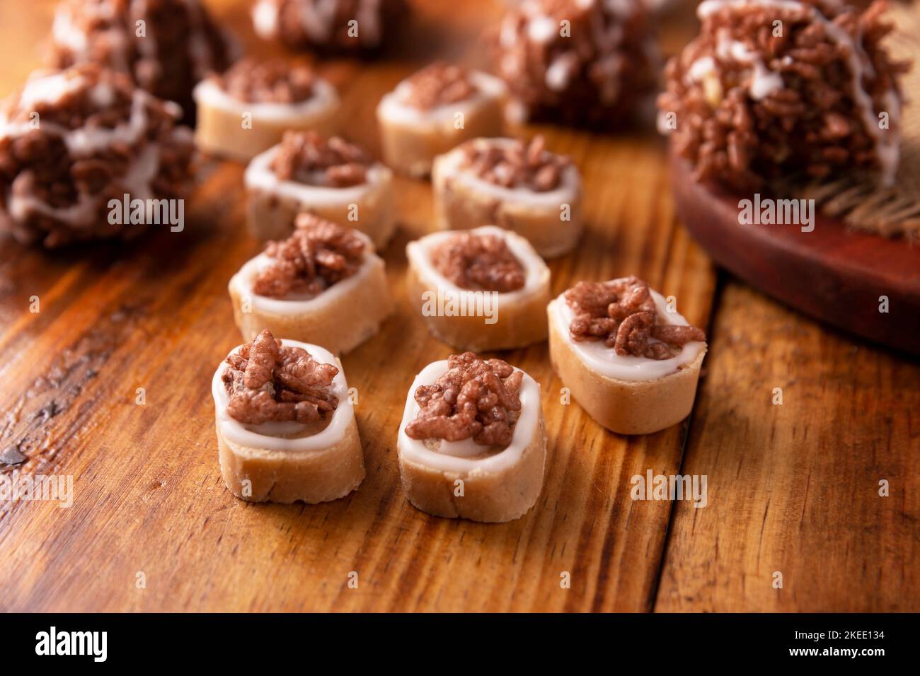 Sucreries mexicaines faites maison, à base de lait sucré, traditionnelles faites à la main. Banque D'Images