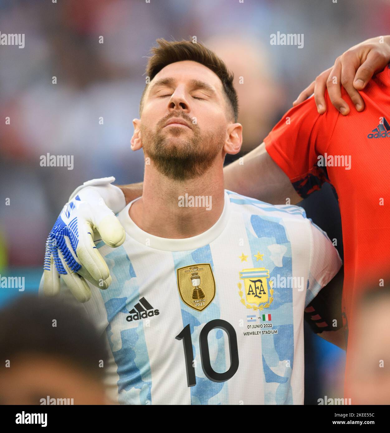 01 juin 2022 - Italie / Argentine - Finalissima 2022 - Wembley Stadium Lionel Messi pendant l'hymne national avant le match contre l'Italie au stade Wembley. Crédit photo : © Mark pain / Alamy Live News Banque D'Images