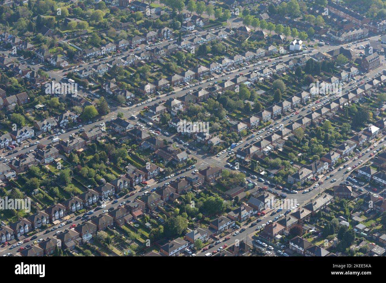 Photo du dossier datée du 17/05/16 d'une vue aérienne des maisons de Leicester. Le gouvernement a donné £13,5 millions de plus aux conseils pour les aider à réprimer les propriétaires voyous qui exploitent le système de logement soutenu et qui font faillite aux résidents vulnérables. Date de publication : samedi 12 novembre 2022. Banque D'Images