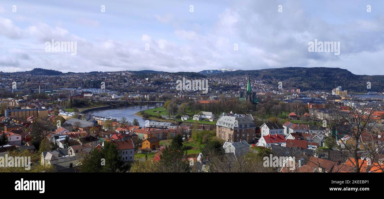 Trondheim, Norvège - 8 mai 2022 : vue panoramique de Trondheim depuis Festningsparken Banque D'Images