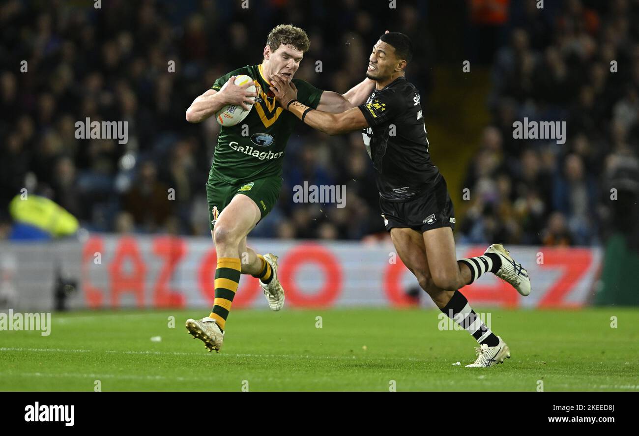 Leeds, Royaume-Uni. 11th novembre 2022. Coupe du monde de rugby 2021. Australie V Nouvelle-Zélande. Chemin Elland. Leeds. Liam Martin (Australie) est affronté par Ronaldo Mulitalo (Nouvelle-Zélande) lors du match de demi-finale de la coupe du monde de rugby en Australie V Nouvelle-Zélande. Credit: Sport en images/Alamy Live News Banque D'Images