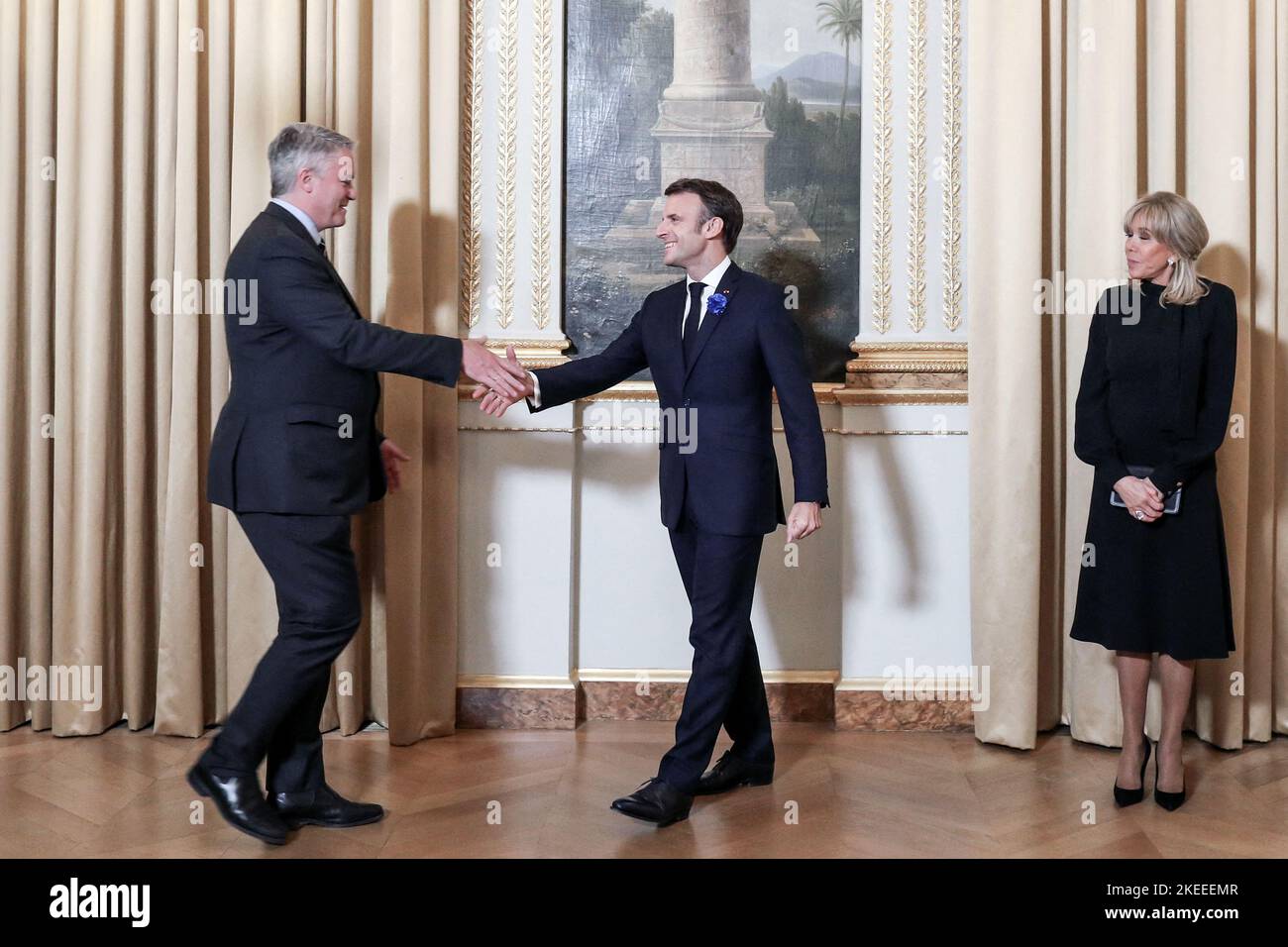 Le président de la République française, Emmanuel Macron accompagné de ...