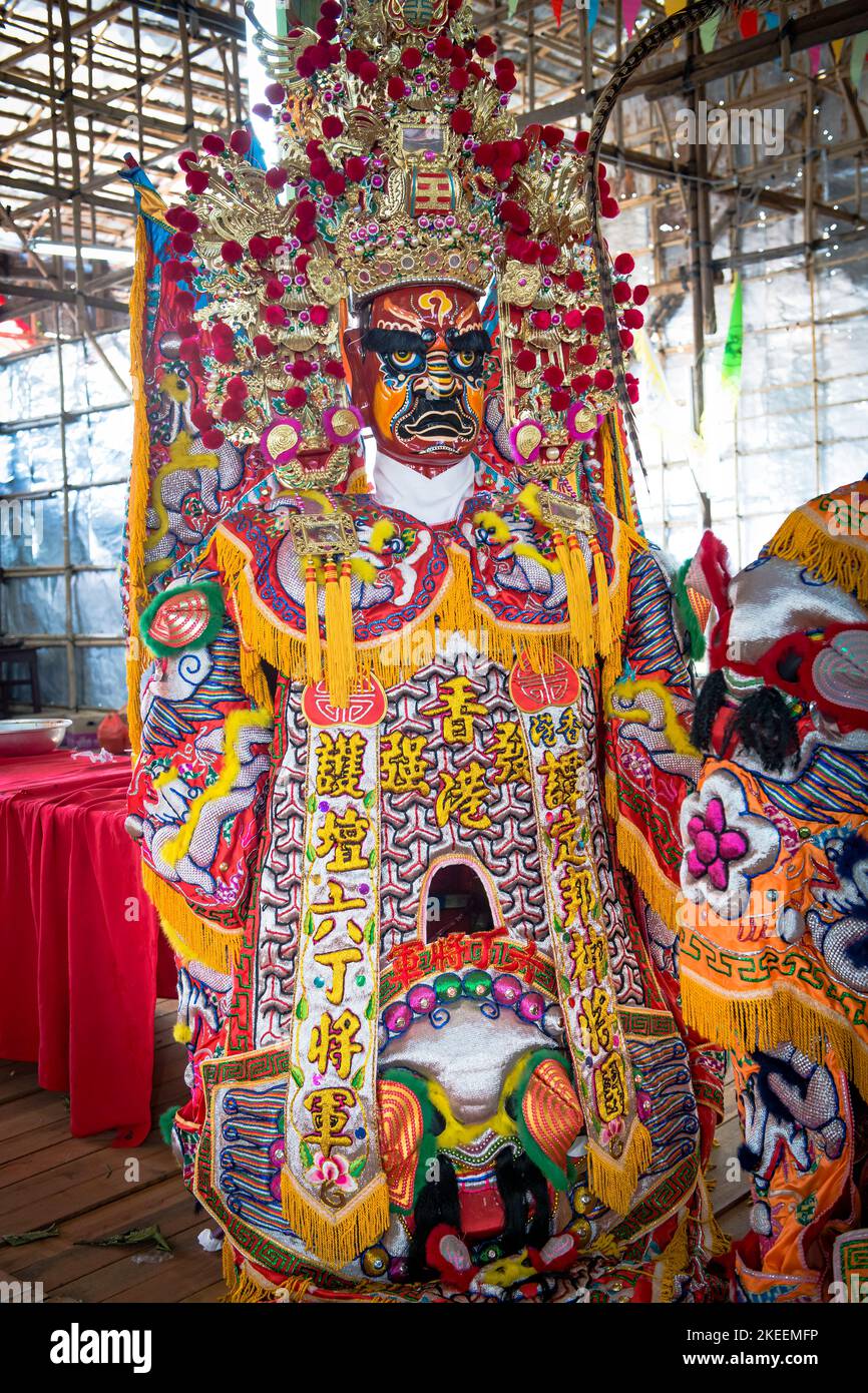 Marionnette de vie élaborée et colorée d'un roi, utilisée dans les processions au festival décennal Da Jiu, Kam Tin, New Territories, Hong Kong, 2015 Banque D'Images