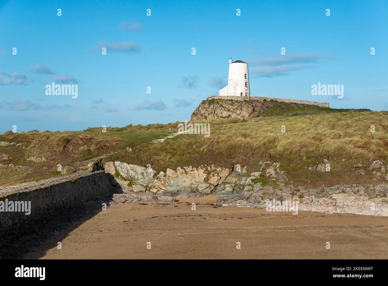 Phare de TWR Mawr sur l'île de Llanddwyn, Anglesey, au nord du pays de Galles. Banque D'Images