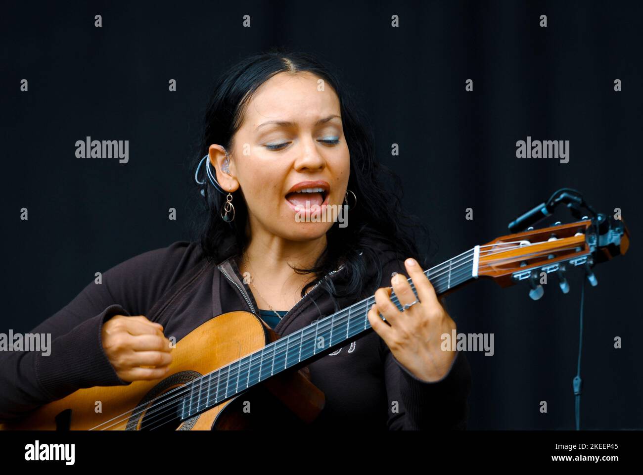 Gabriela Quintero - Rodrigo y Gabriela, V2007, Hylands Park, Chelmsford, Essex, Royaume-Uni - 19 août 2007 Banque D'Images