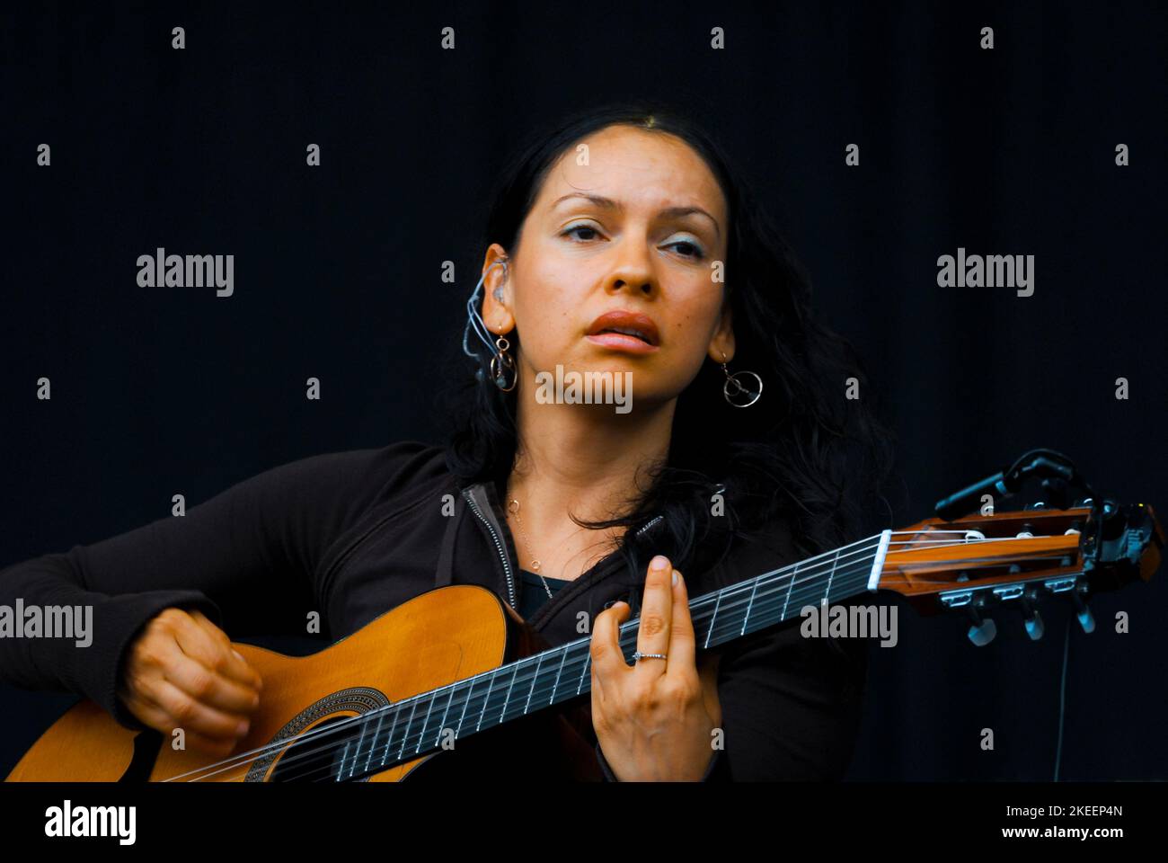 Gabriela Quintero - Rodrigo y Gabriela, V2007, Hylands Park, Chelmsford, Essex, Royaume-Uni - 19 août 2007 Banque D'Images