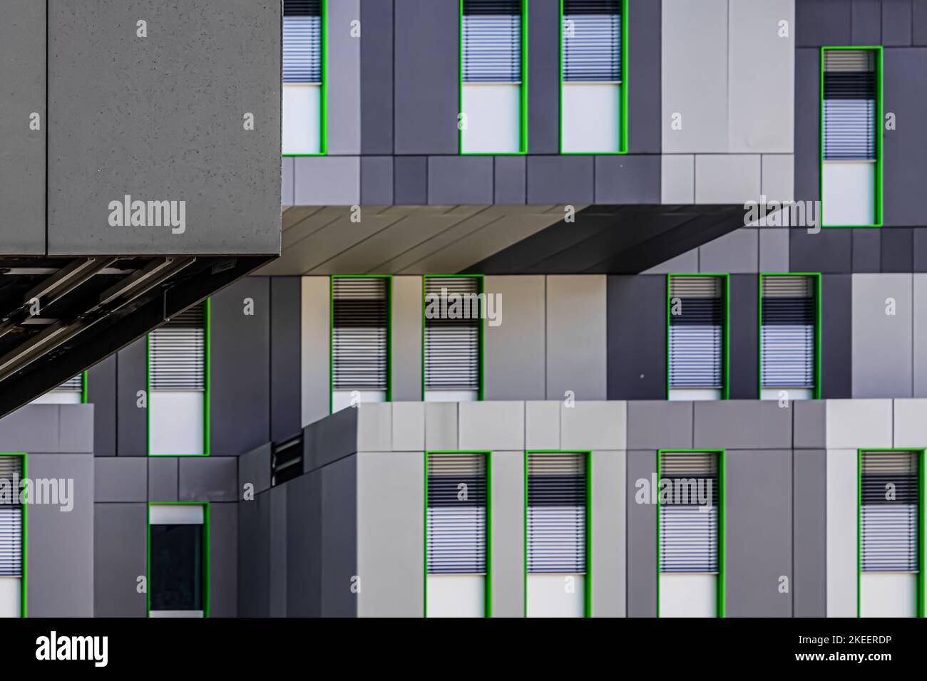 Détail de la façade d'un immeuble de bureaux de l'Université de Cologne, Administration de l'Université, Centre de services aux étudiants de l'Universitätsstraße. Banque D'Images