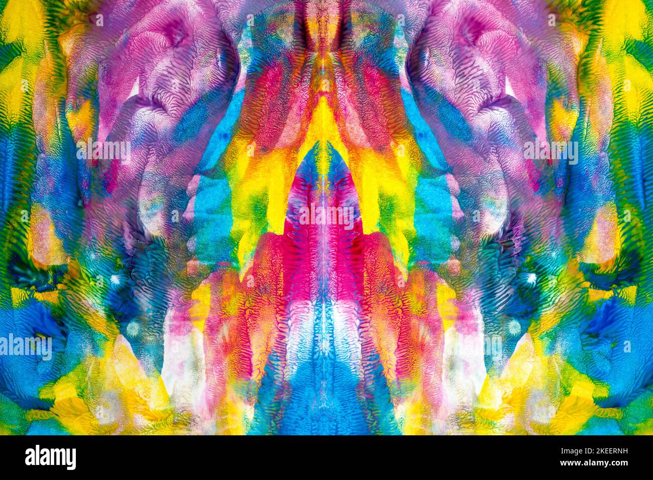Texture créée avec de la peinture acrylique mélangée à des formes organiques et fantaisistes utilisant la symétrie axiale parfaite pour les arrière-plans et la conception graphique Banque D'Images